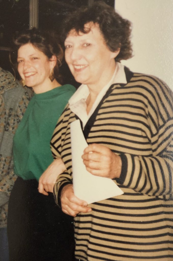 Marcella Van Zanten wearing a green top en Annemarie Eilers with a yellow stripy cardigan